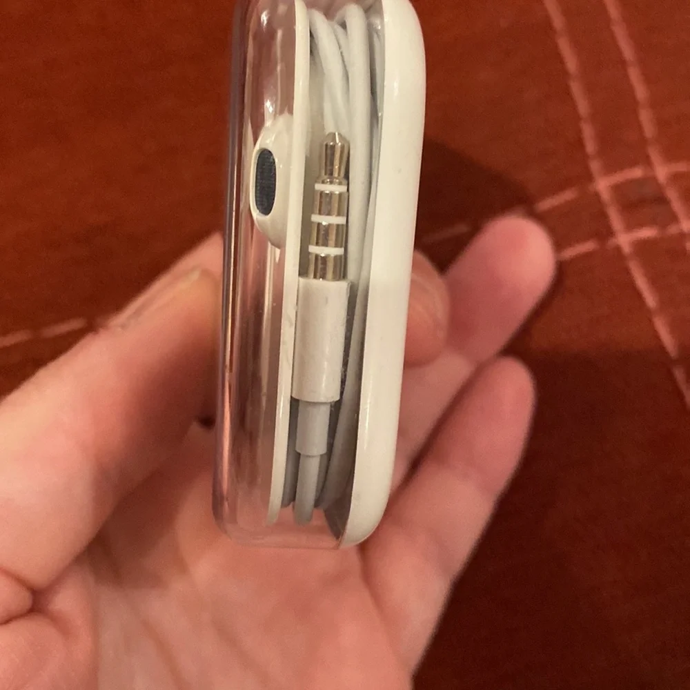 🆕Apple Wired Ear-buds w/ Case
